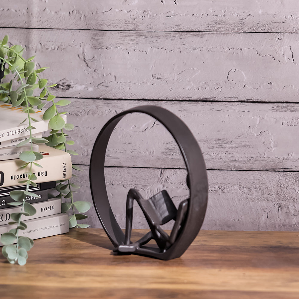 Desktop Metal Statue Reading Men in Circle Ornament
